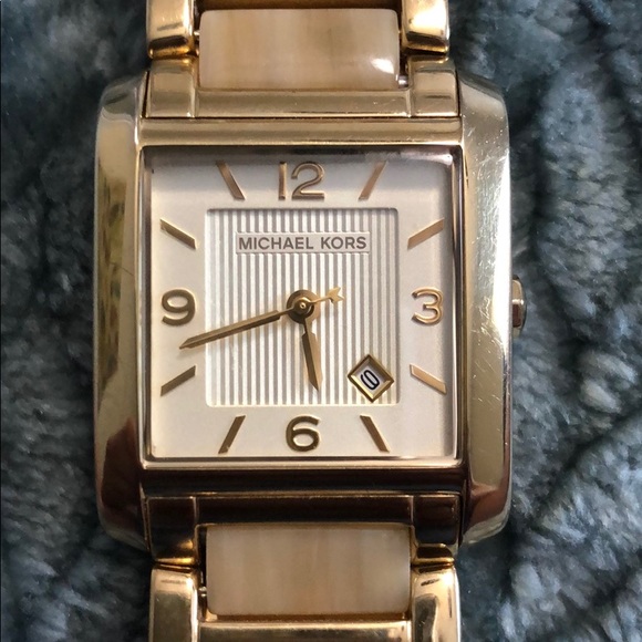 Michael Kors Gold and Light Tortoise Watch - Picture 2 of 8